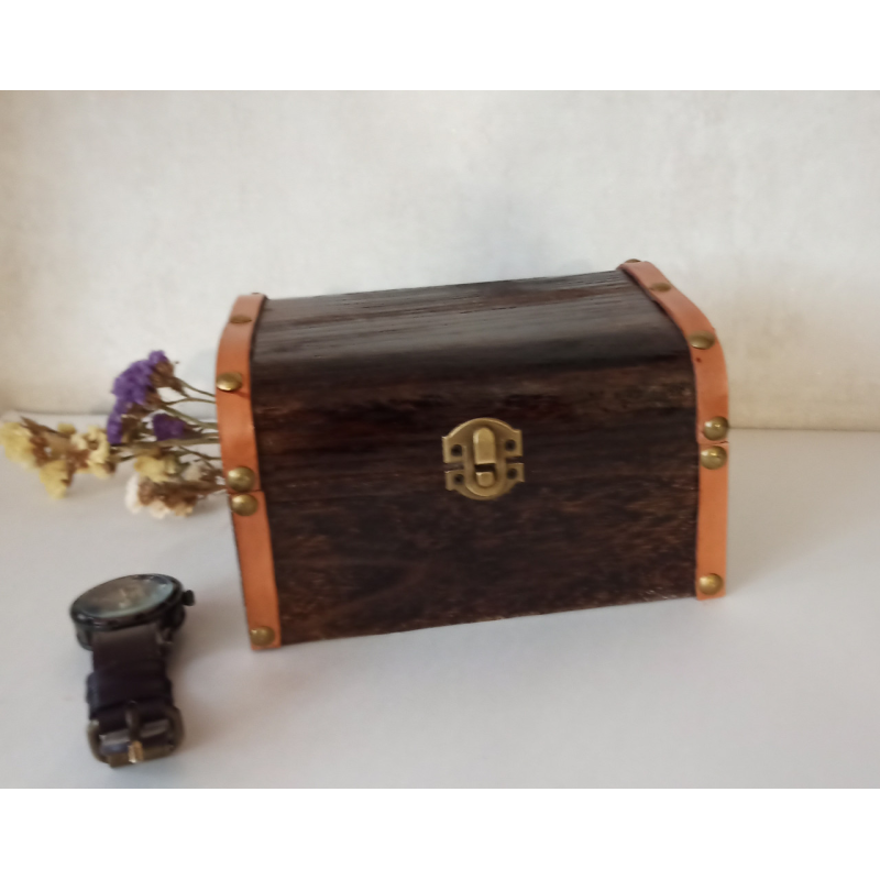 Скринька 13*17,5*10 ручна робота для прикрас, шкатулка дерев“яна, її унікальний дизайн додасть елегантності будь-якому інтер“єру,